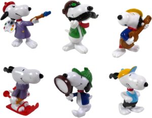 Snoopy - lot de 6 figurines 6 à 10 cms avec peintre, guitariste, skieur, détective, aviateur et sportif
