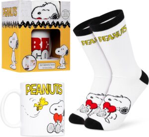 Coffret cadeau Peanuts Snoopy avec mug rose 312 ml et chaussettes