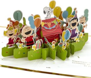 Carte d'anniversaire pop-up Peanuts avec Snoopy Hallmark Signature 1499RZW1079
